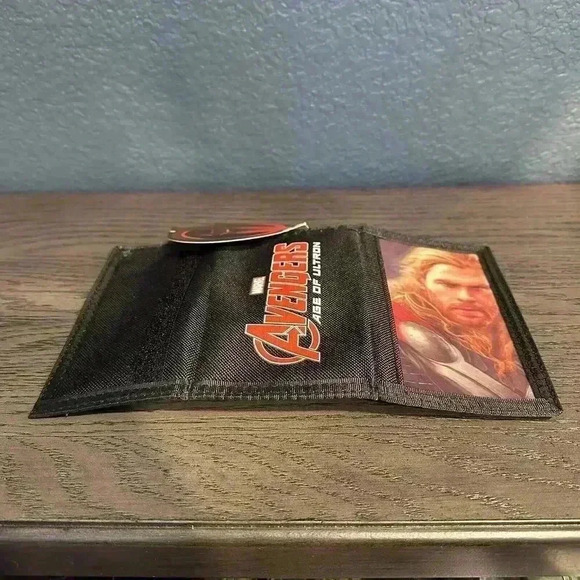 The Avengers Age of UItron Mighty Thor 3-D Photo Image Tri-Fold Vinyl Wallet NEW - Picture 2 of 3